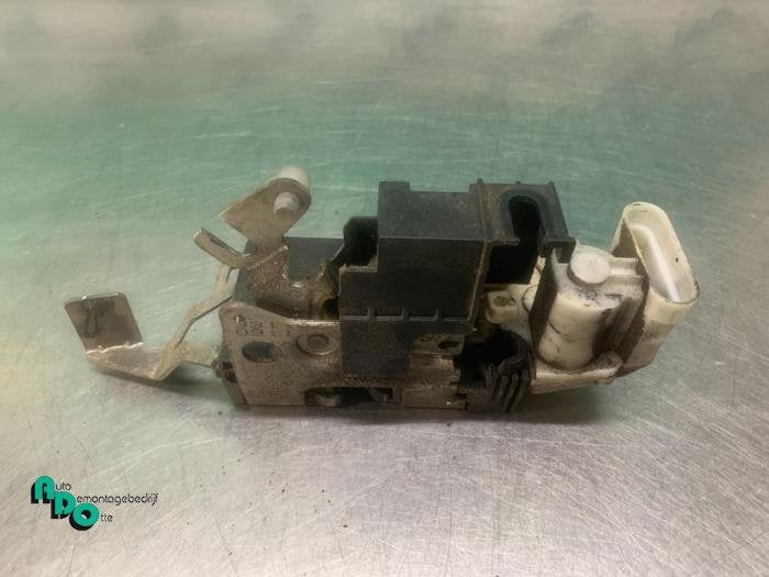 Serrure portière mécanique 4portes avant gauche d'un Peuge, -, 3 mois de garantie, Utilisé, -