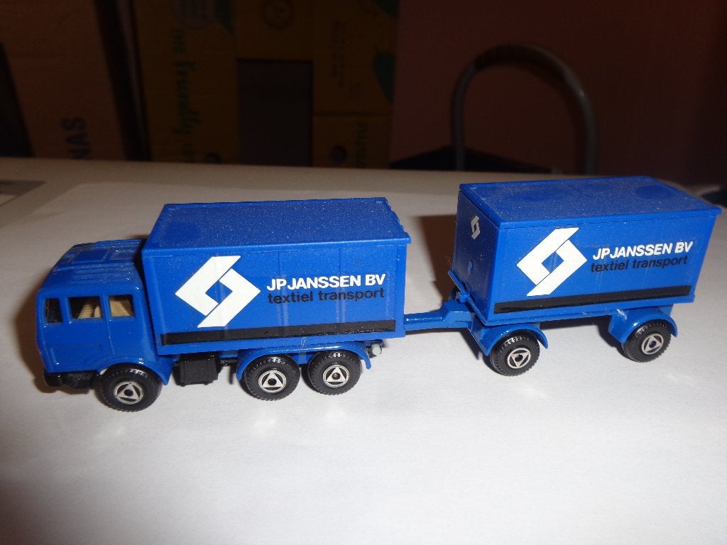 divers camions miniatures ( efsi )., Hobby & Loisirs créatifs, Voitures miniatures | 1:43, Comme neuf, Bus ou Camion, Autres marques