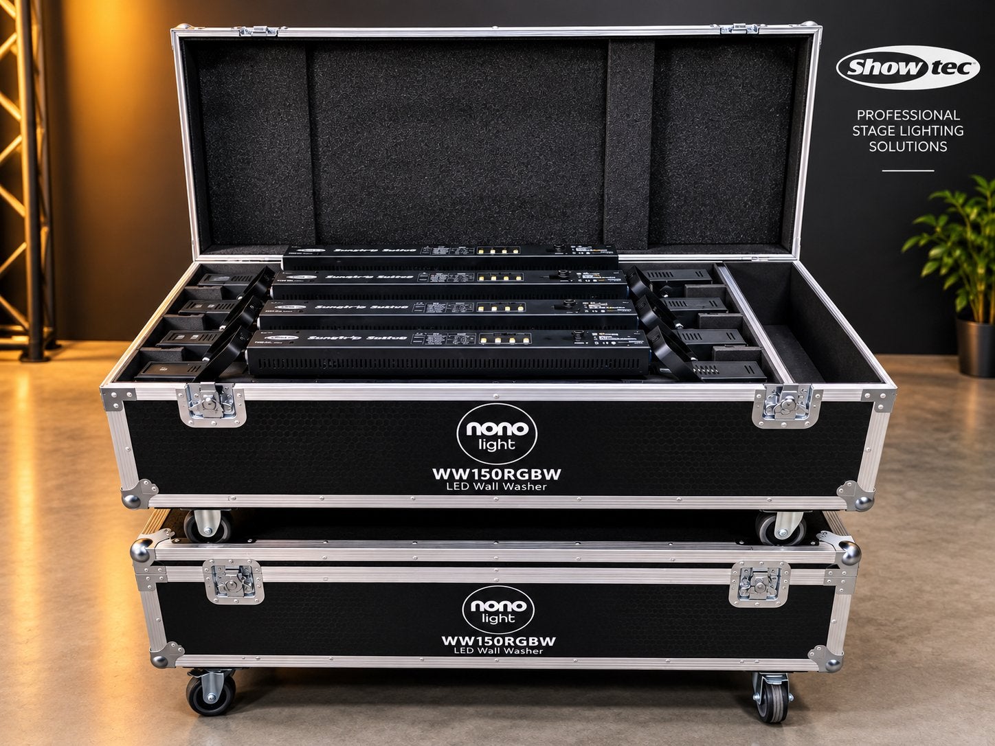 Showtec Sunstrip Active stage blinder in flightcase, Muziek en Instrumenten, Ophalen, Gebruikt, Licht, Geluidgestuurd