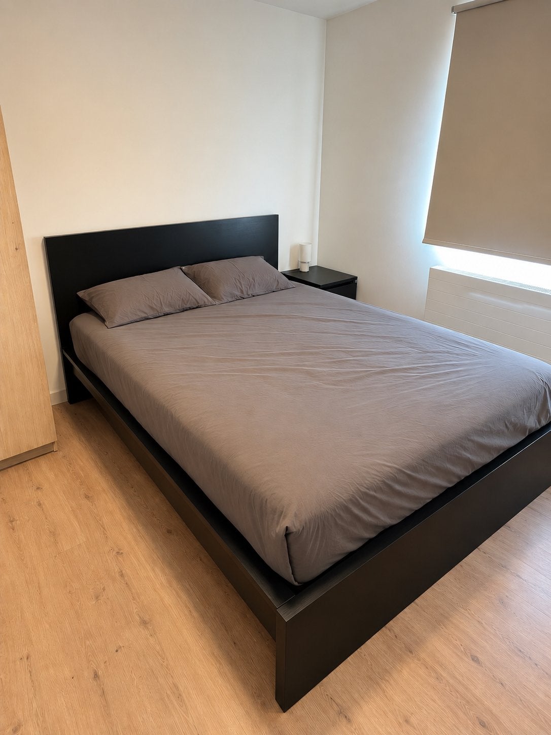Tweedehandsbed en nachtkast, Ophalen, Zo goed als nieuw