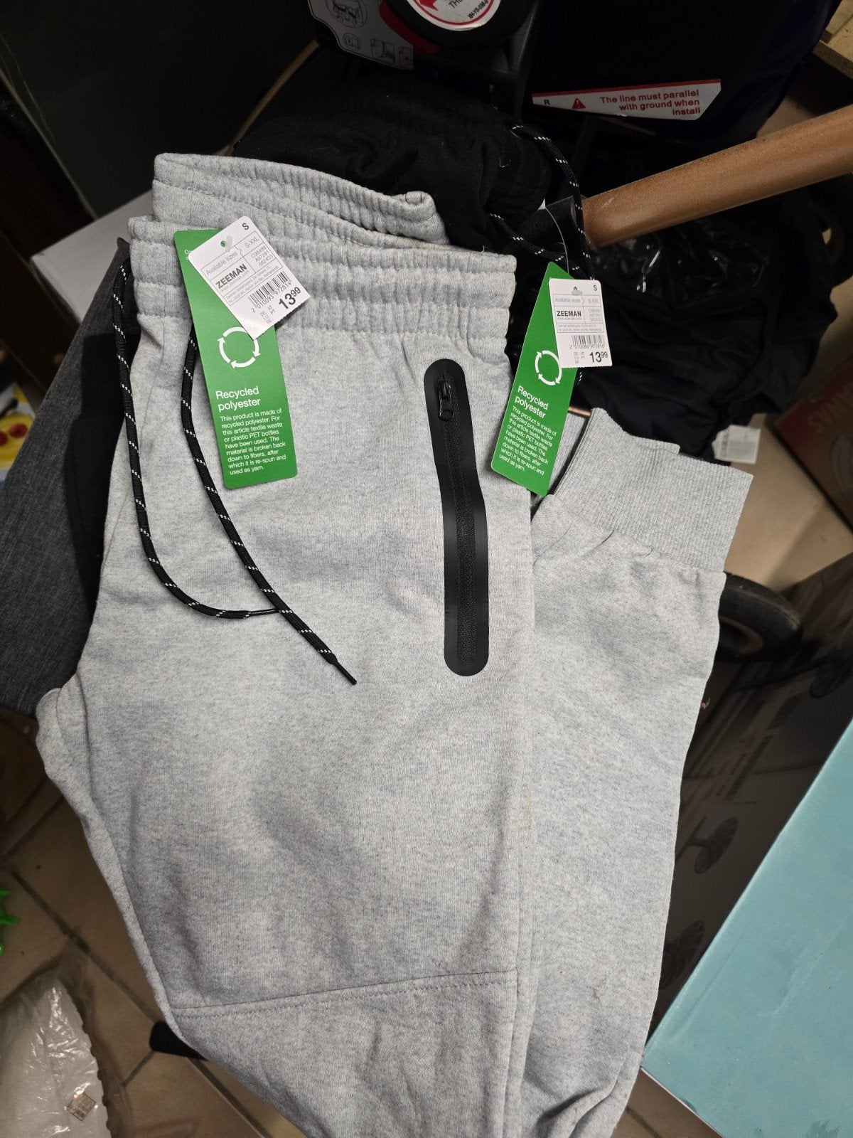 2 nouveaux pantalons d'entraînement, Vêtements | Hommes, Vêtements Homme Autre, Enlèvement