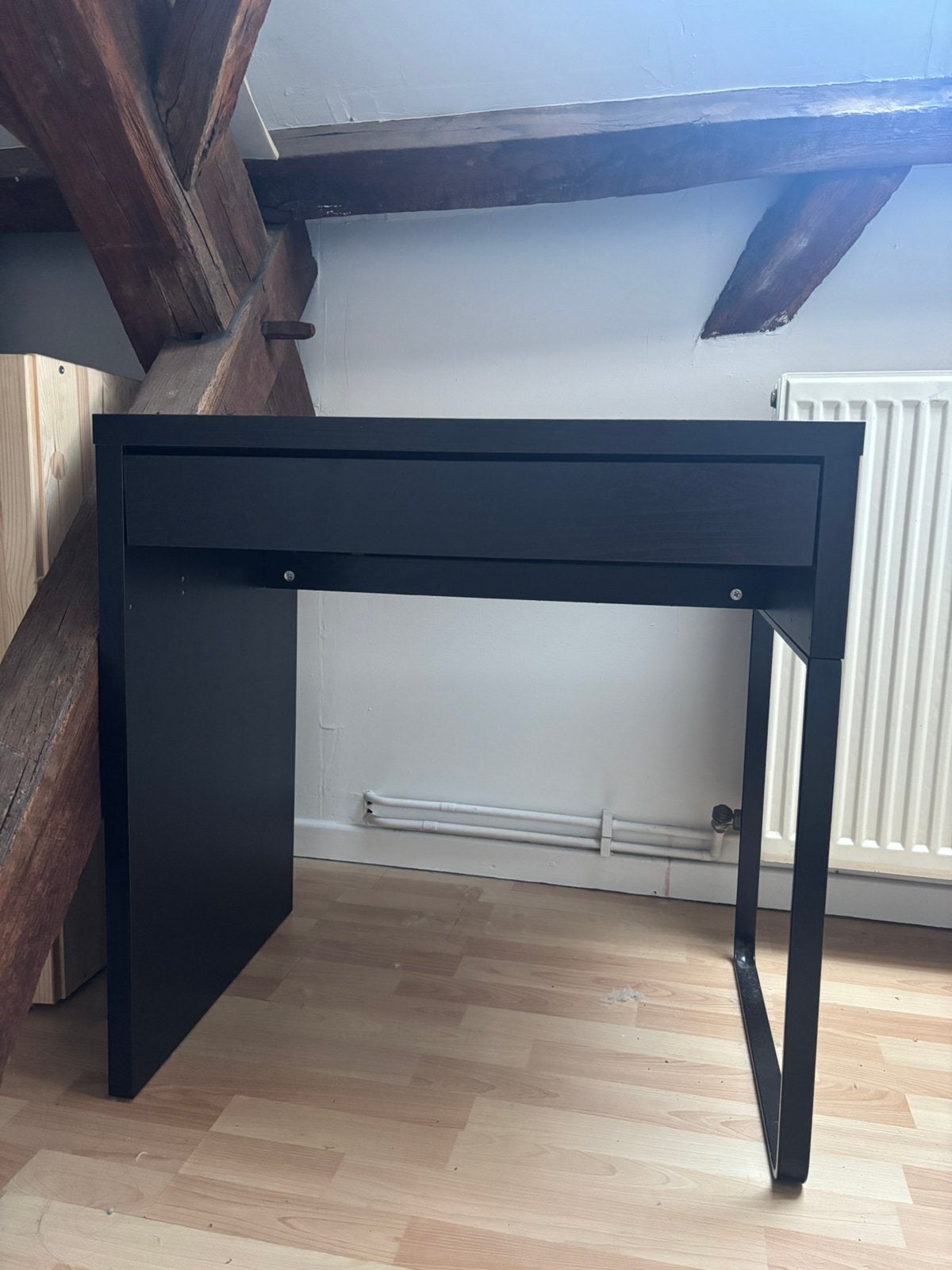Bureau Ikea donkerbruin, Ophalen, Zo goed als nieuw, IKEA