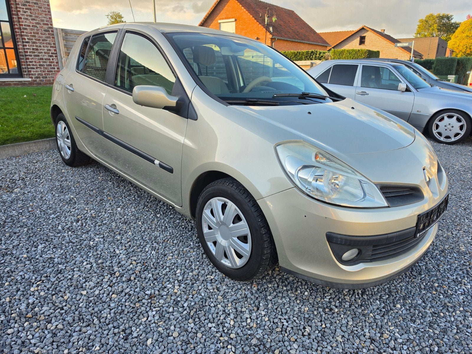 Renault Clio 1.6i automaat airco, Auto's, Automaat, Stof, 4 cilinders, Beige