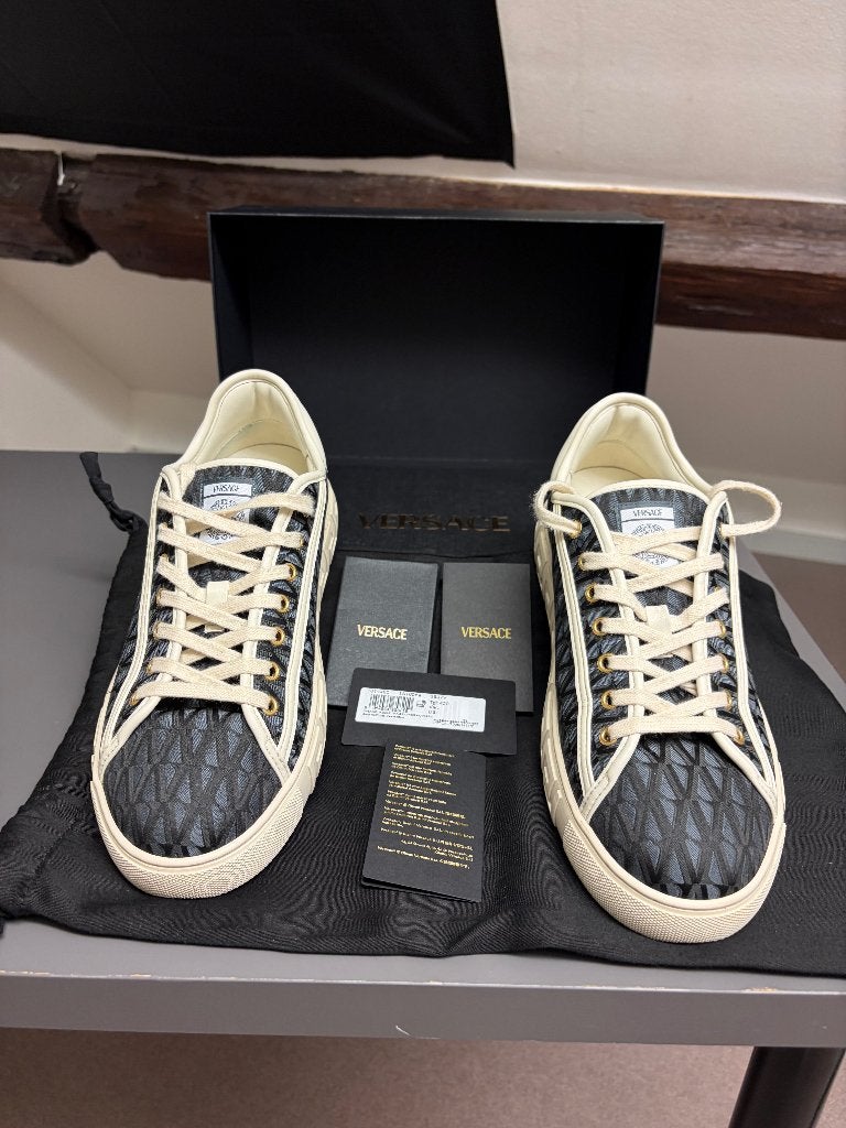 Versace Greca jacquard canvas sneakers Te Koop, Kleding | Heren, Schoenen, Ophalen, Blauw, Zo goed als nieuw, Sneakers