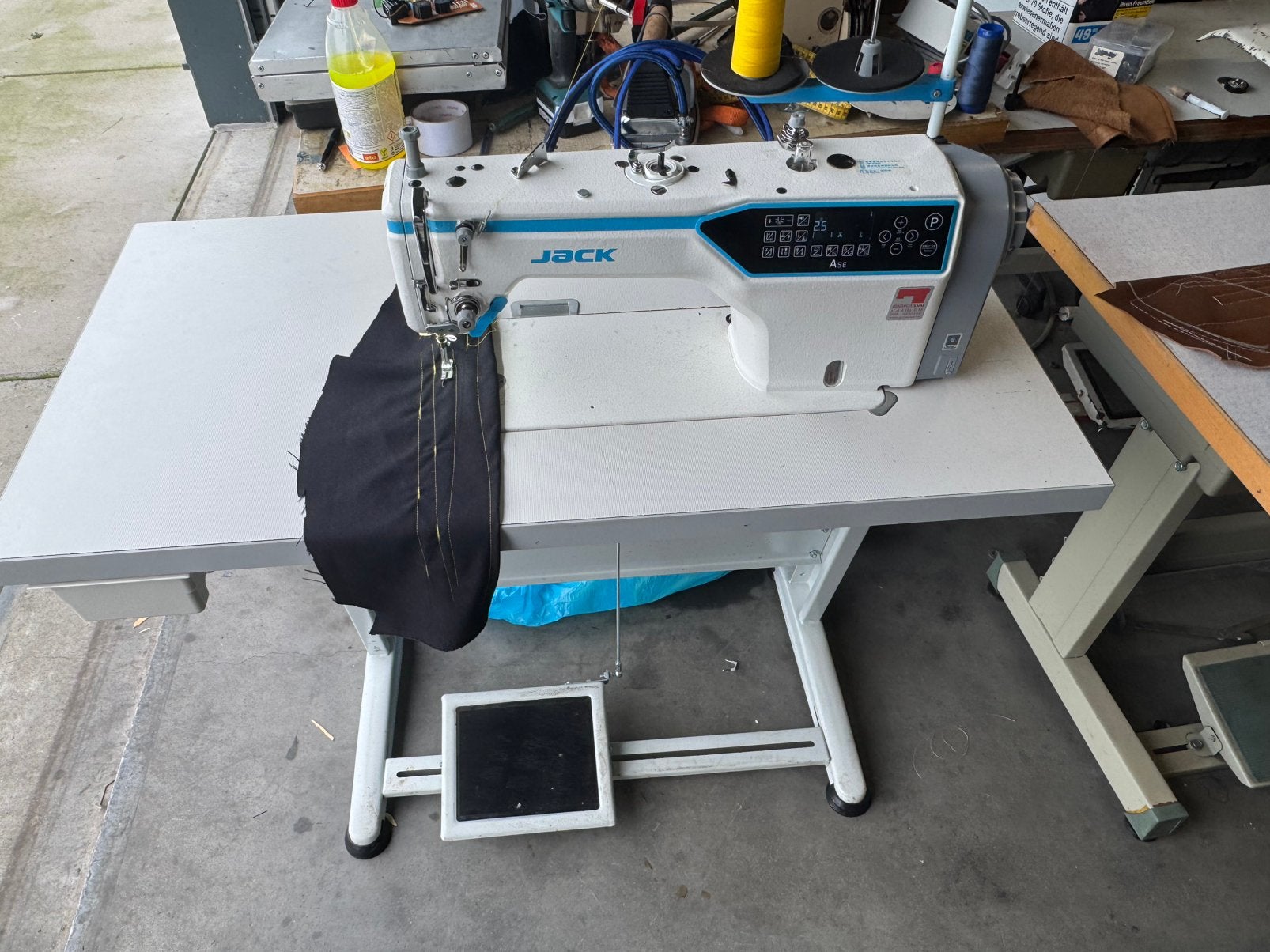 Industriele naaimachine jack a5e automaat zo goed als nieuw, Hobby & Loisirs créatifs, Autres marques, Enlèvement ou Envoi, Machine à coudre