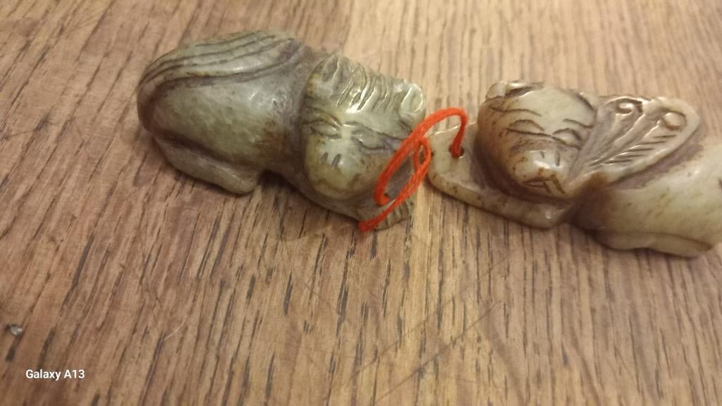 Duo genuanceerde jade-objecten in goede staat