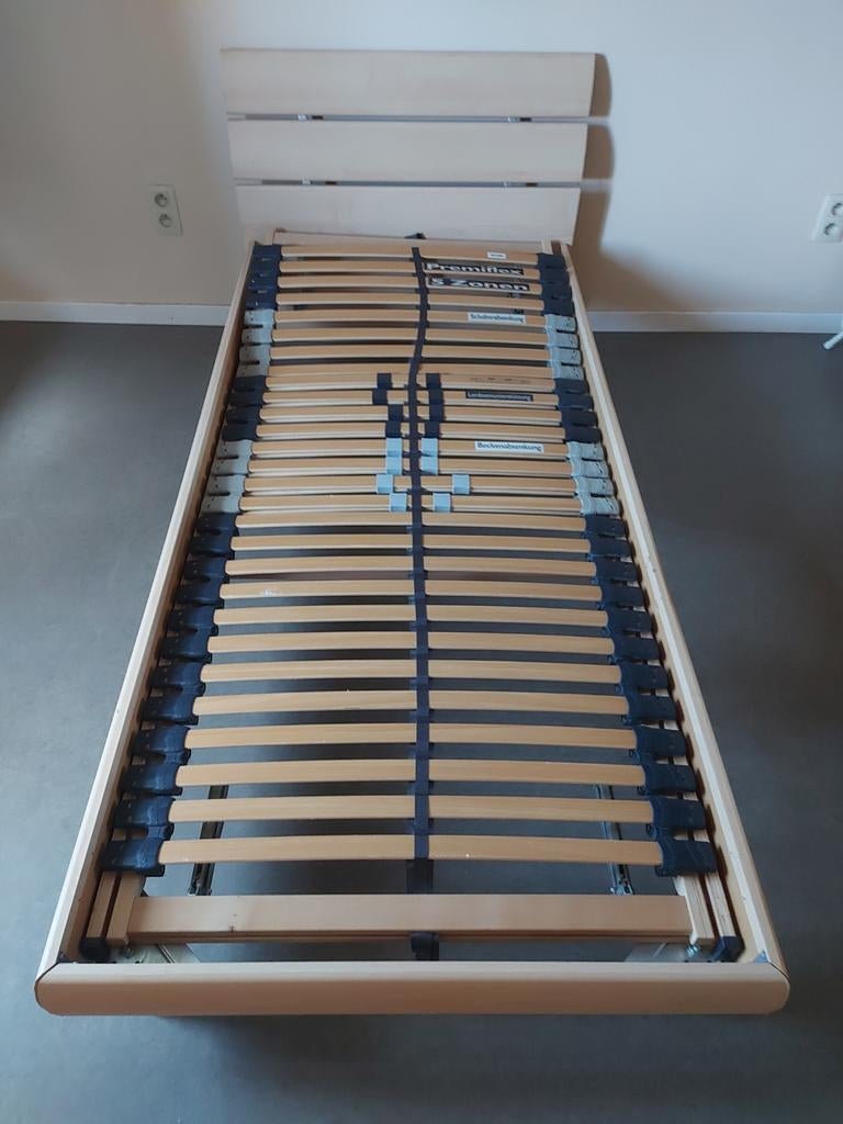 Kinder bed tot 12 jaar , met matras en hoofdkussen, Huis en Inrichting, Ophalen