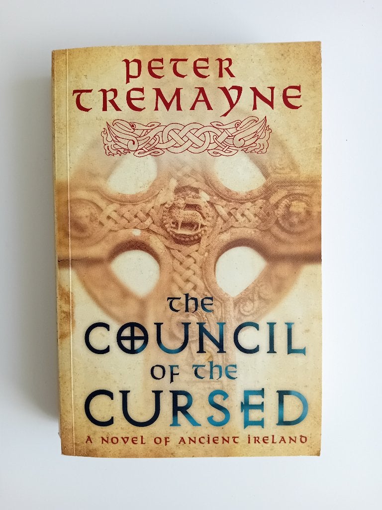 The Council Of The Cursed by Peter Tremayne, Boeken, Thrillers, Zo goed als nieuw, Europa overig, Ophalen of Verzenden