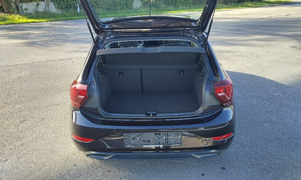 VW POLO ZWART 5d BENZINE BJ 2023, Stof, https://public.car-pass.be/vhr/baf33175-9415-41c6-9d31-8ba05d592472, Zwart, Bedrijf