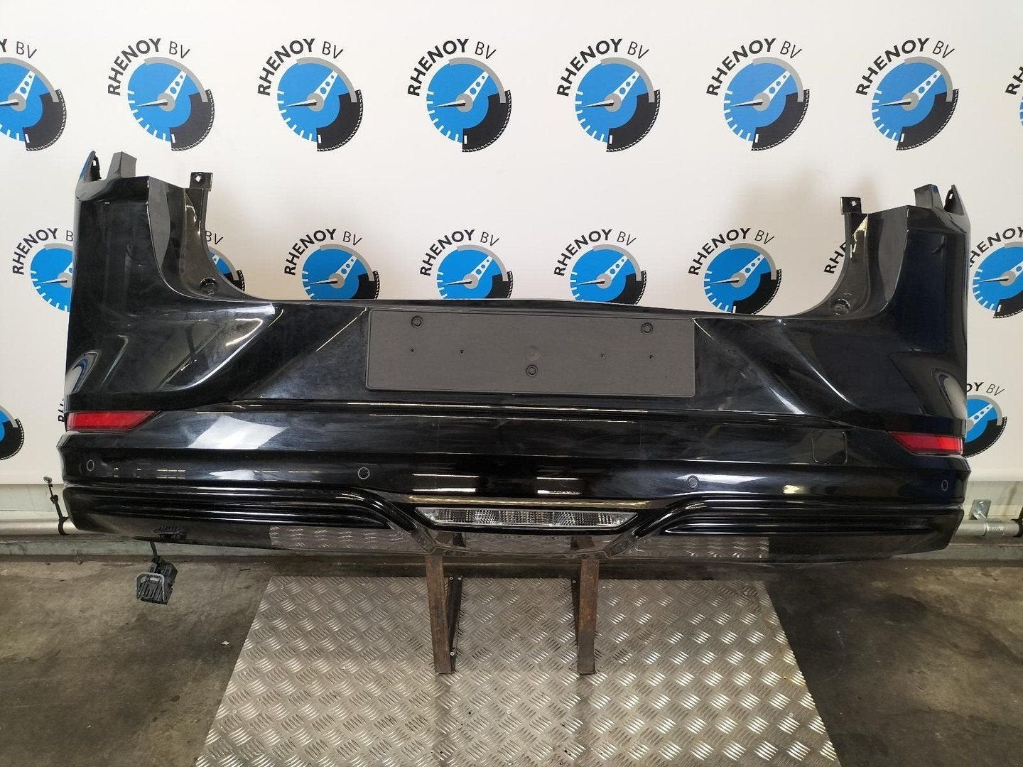 FORD MUSTANG SUV PREMIUM AWD BUMPER ACHTER 2022, Auto-onderdelen, Gebruikt, Ophalen of Verzenden, Achter, Bumper