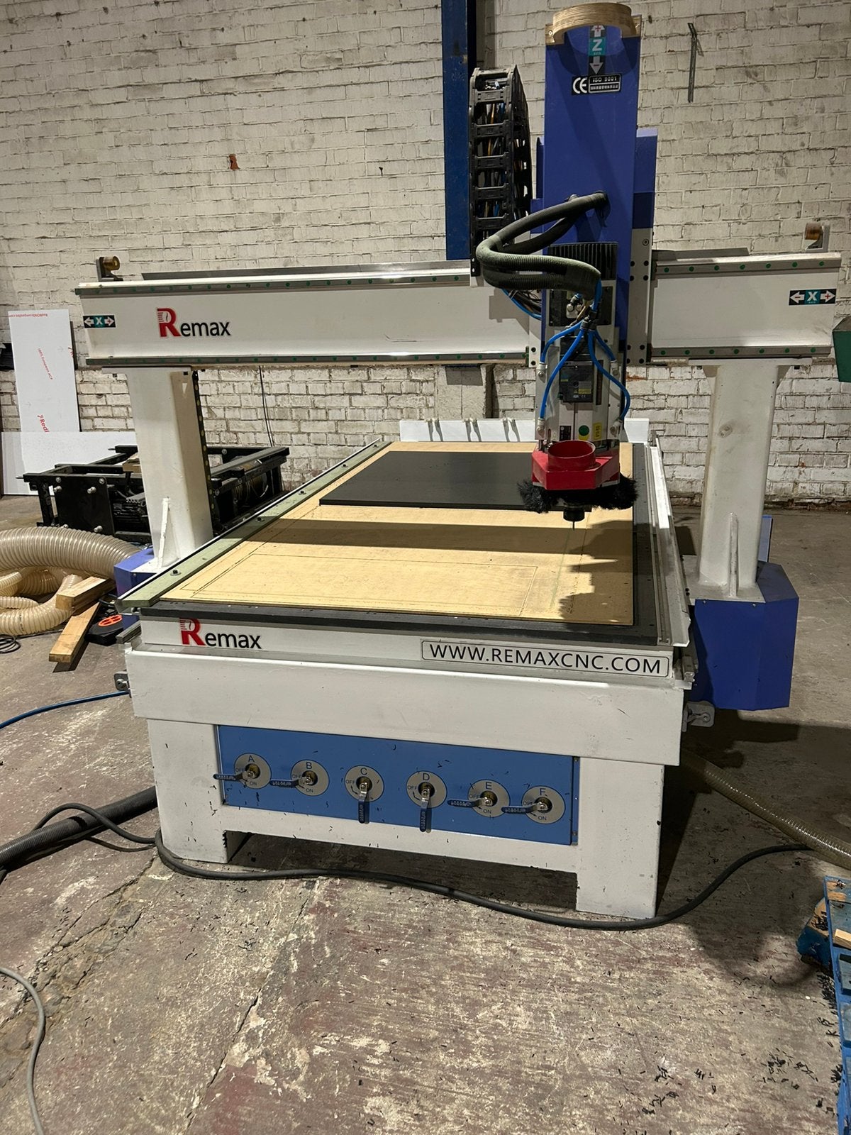 Cnc machine frees router met 4de as, Ophalen