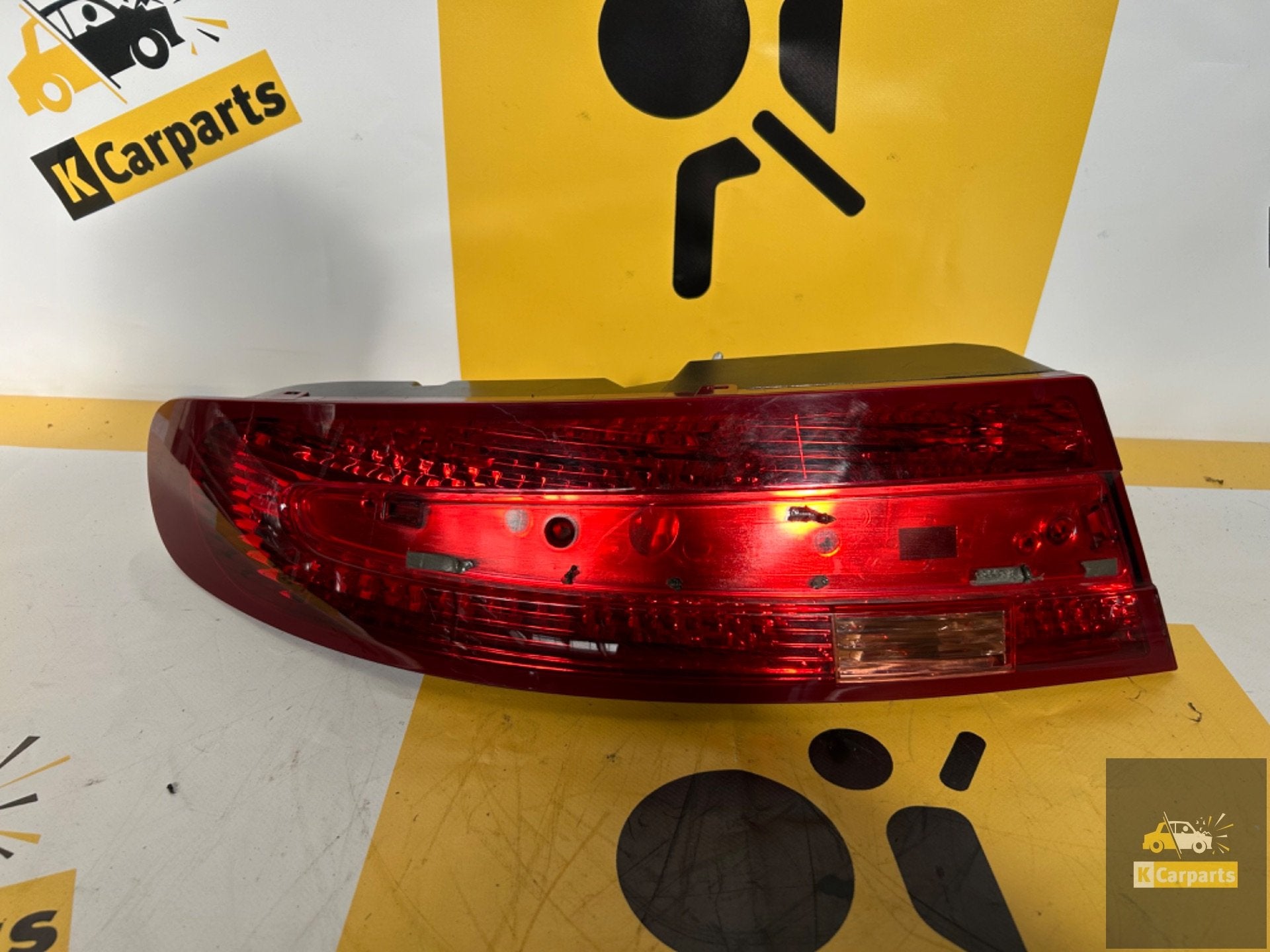 ASTON MARTIN DB9 Links Achterlicht 8D33-13405-AE LED, Auto-onderdelen, Aston Martin Lagonda Limited, Gebruikt, Customerservice@astonmartin.com