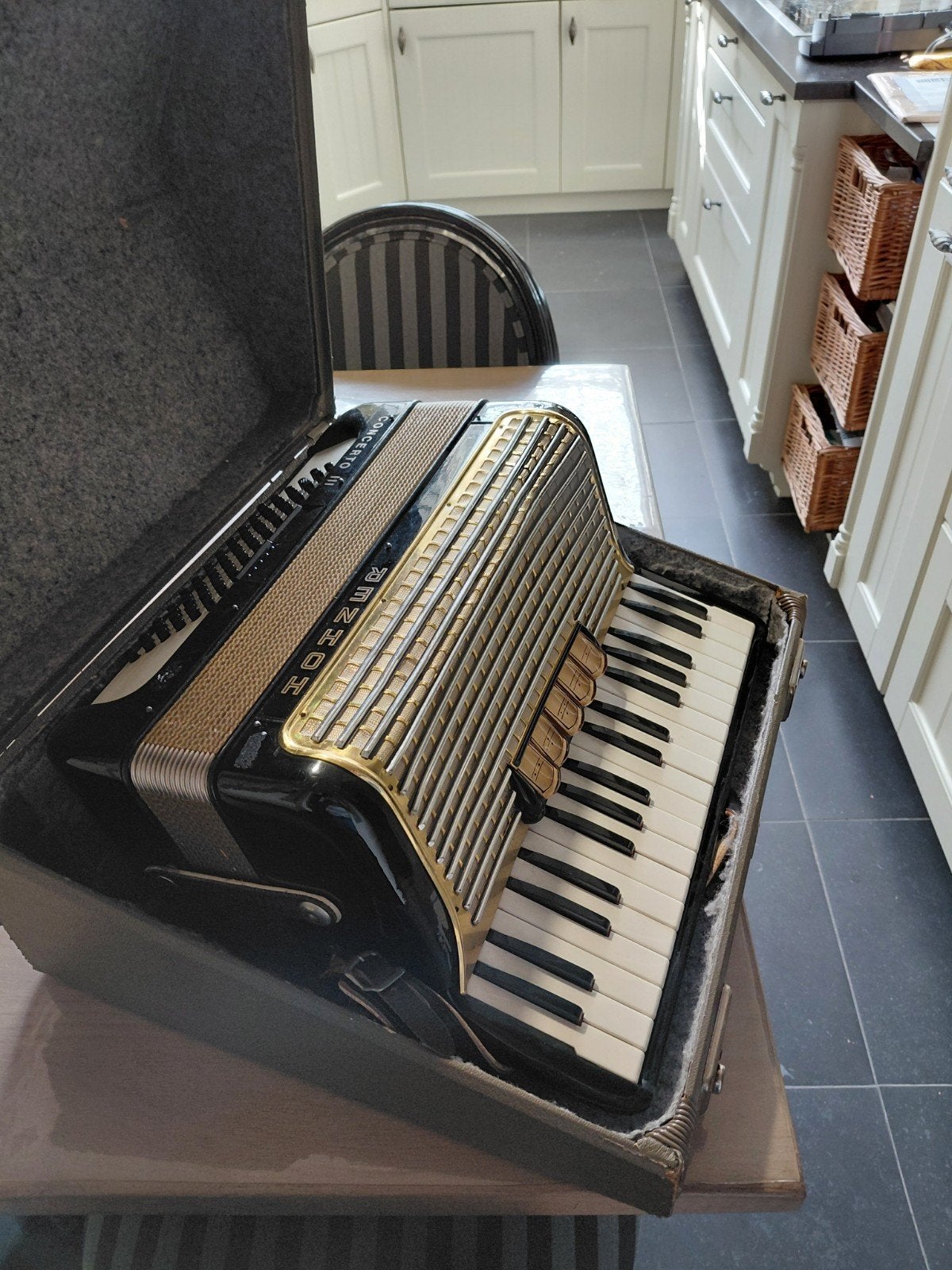 accordeon merk hohner concerto nr lll, Muziek en Instrumenten, Ophalen, Hohner, Met koffer