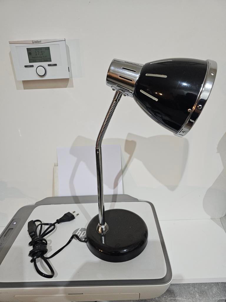 Bureau lamp zwart met zilver  van staal, Ophalen, Zo goed als nieuw