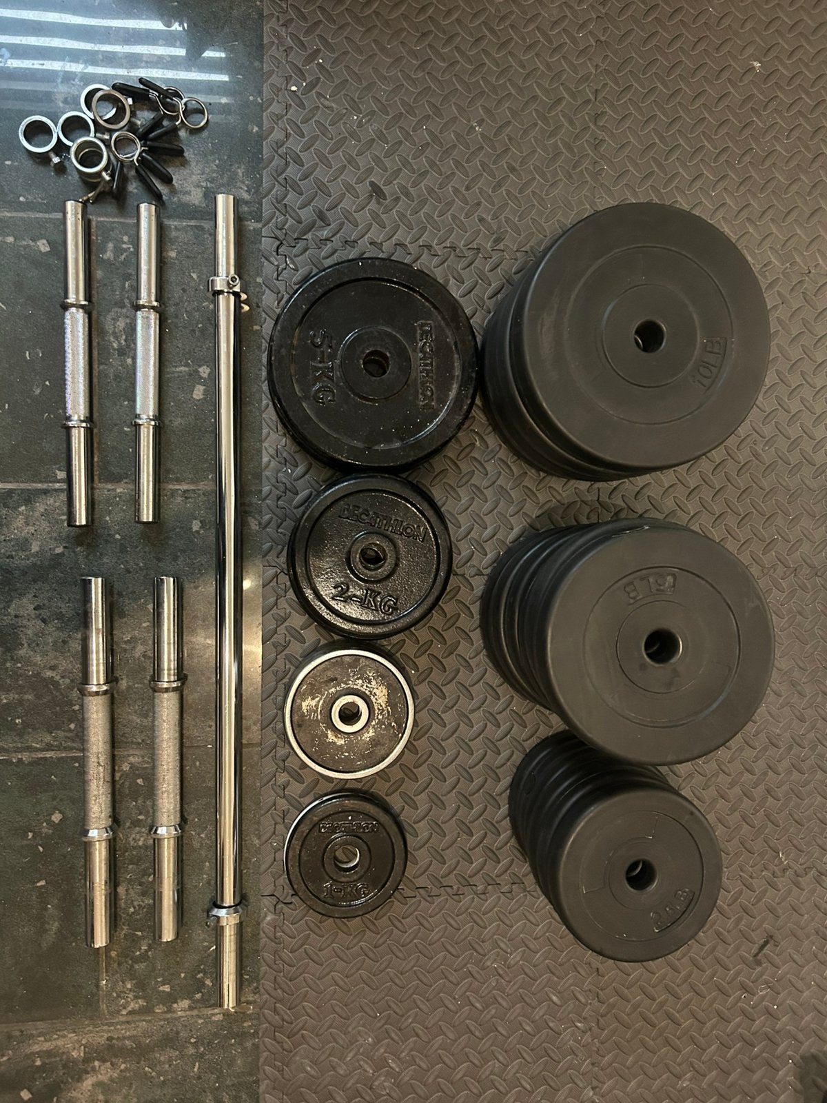 Lot complet de musculation – environ 63 kg de poids + barres, Sports & Fitness, Équipement de fitness, Enlèvement, Utilisé