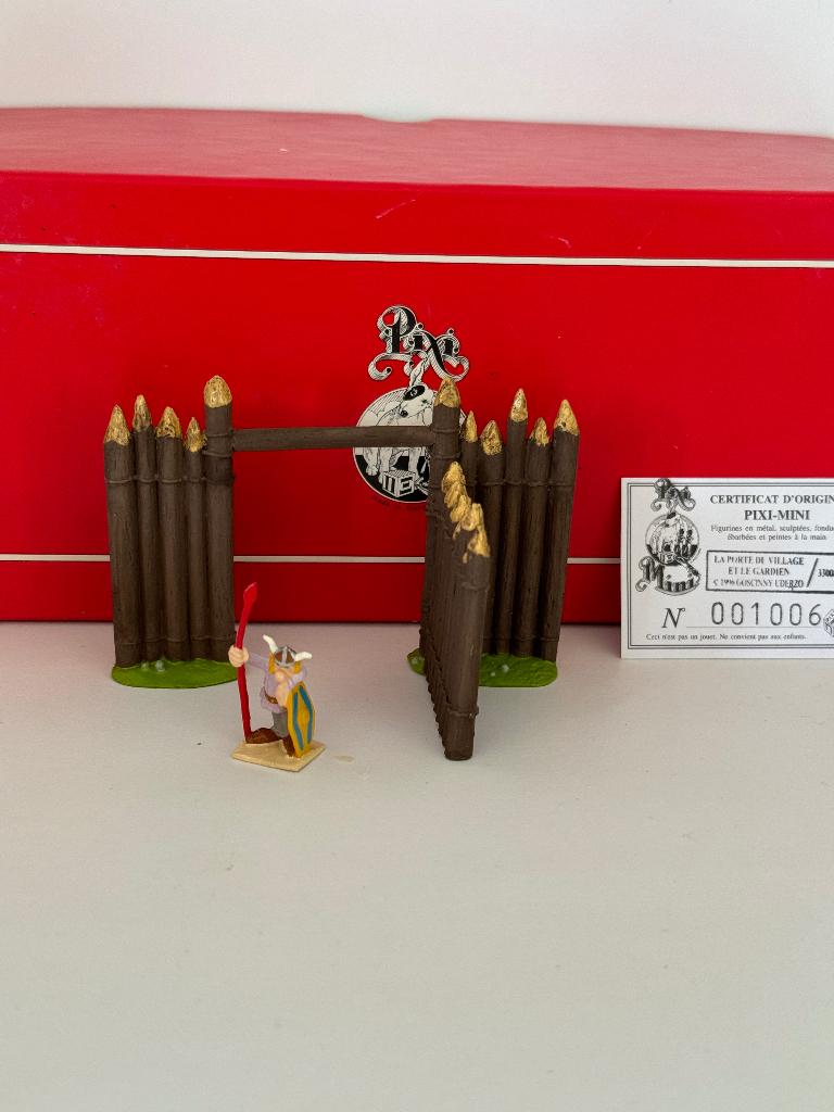 La porte du village et le gardien pixi Asterix mini village, Enlèvement ou Envoi