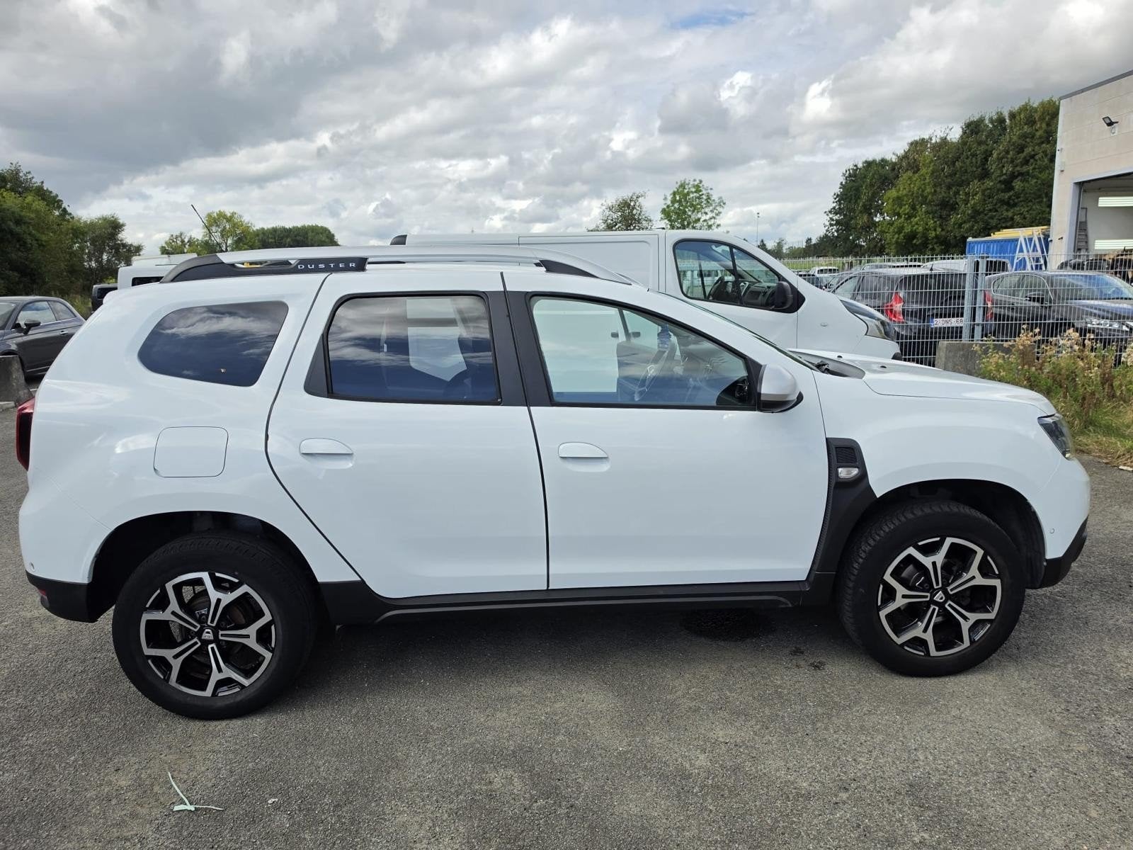 Dacia Duster 1.6 Essence 115 ch – 2019, Auto's, Voorwielaandrijving, Stof, Wit, 5 deurs