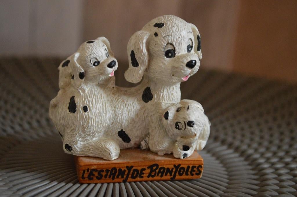 Moederhond met 2 puppy's wit/zwart hoogte 7 cm breedte 7 cm, Ophalen of Verzenden, Zo goed als nieuw, Dier