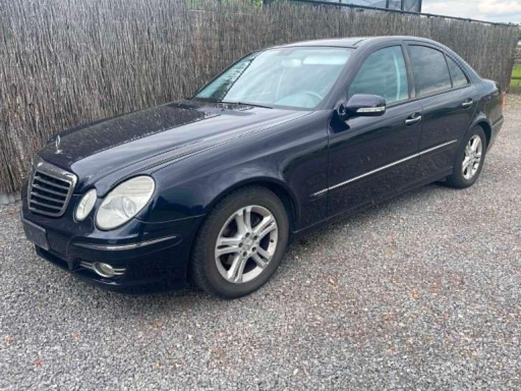 Mercedes w211 diesel automaat euro 4, Auto's, 4 deurs, Achterwielaandrijving, Lichtsensor, Blauw