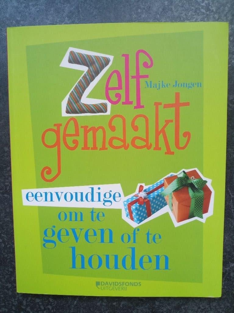 ZELFGEMAAKT - EENVOUDIG OM TE GEVEN OF OM TE HOUDEN, Livres, Loisirs & Temps libre, Majke Jongen, Enlèvement ou Envoi, Comme neuf