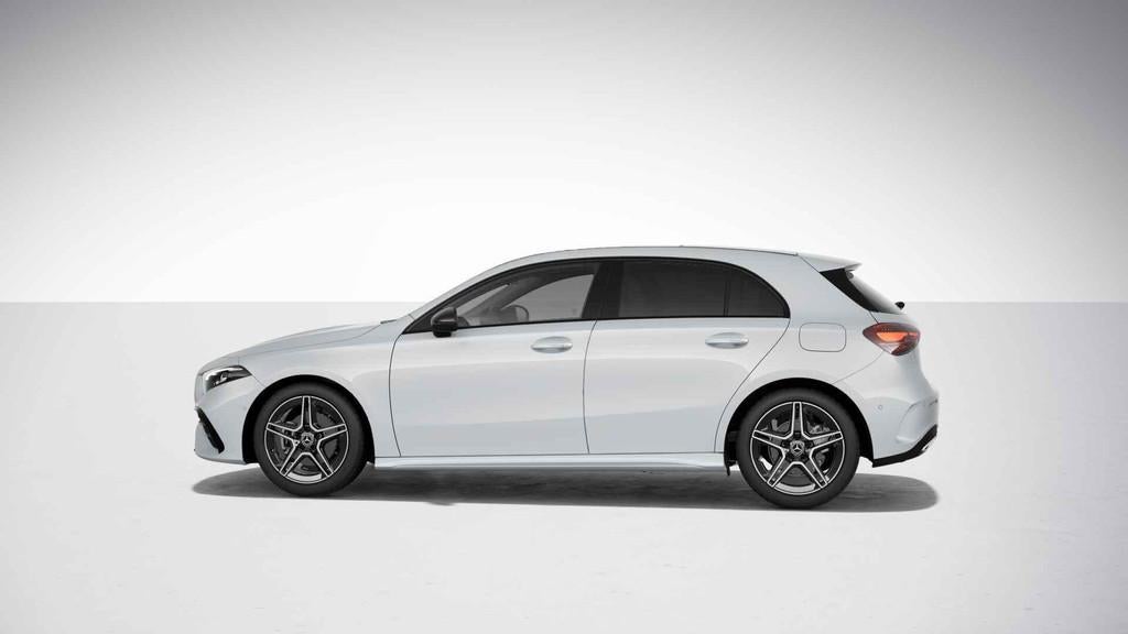 Mercedes-Benz A-Klasse 180 Hatchback AMG Line | Panoramisch, Auto's, Mercedes-Benz, Stof, Gebruikt, 4 cilinders, 136 pk