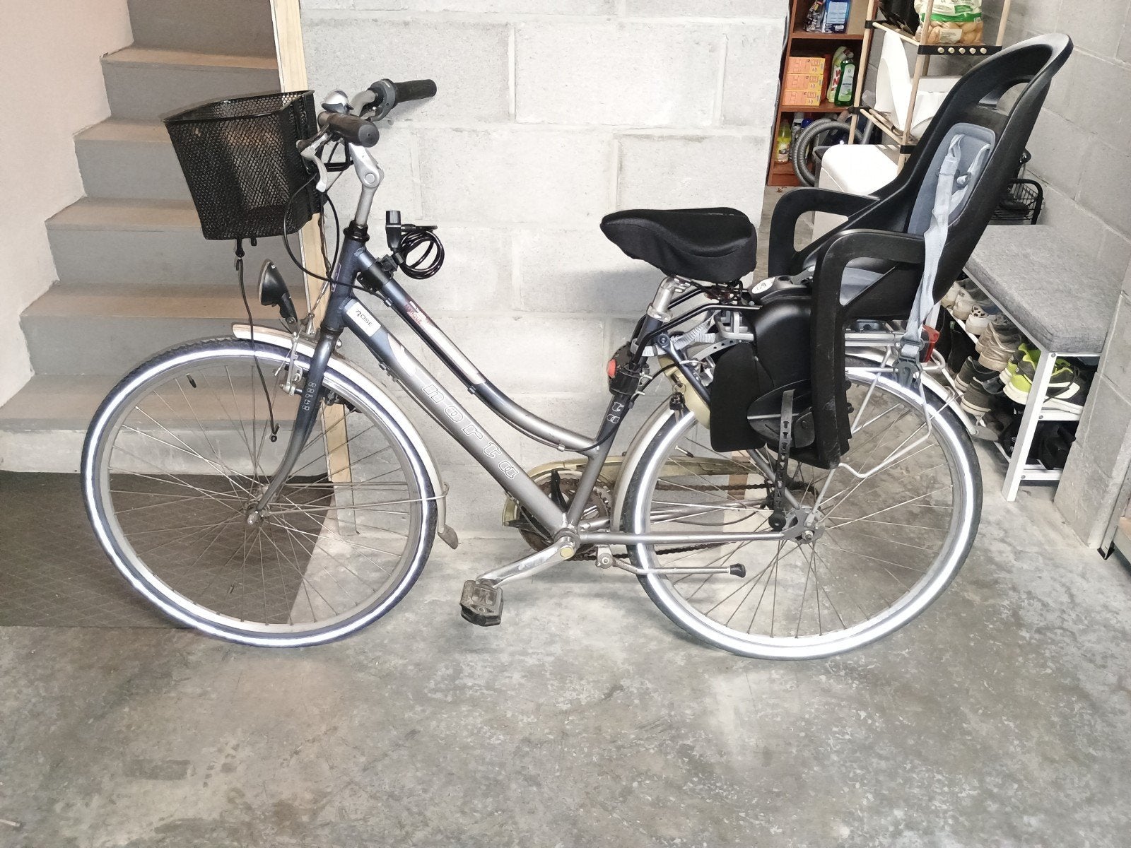 Damesfiets met mandje en kinderstoel, Fietsen en Brommers, Gebruikt, Velgrem, Mandje, 1 zitje