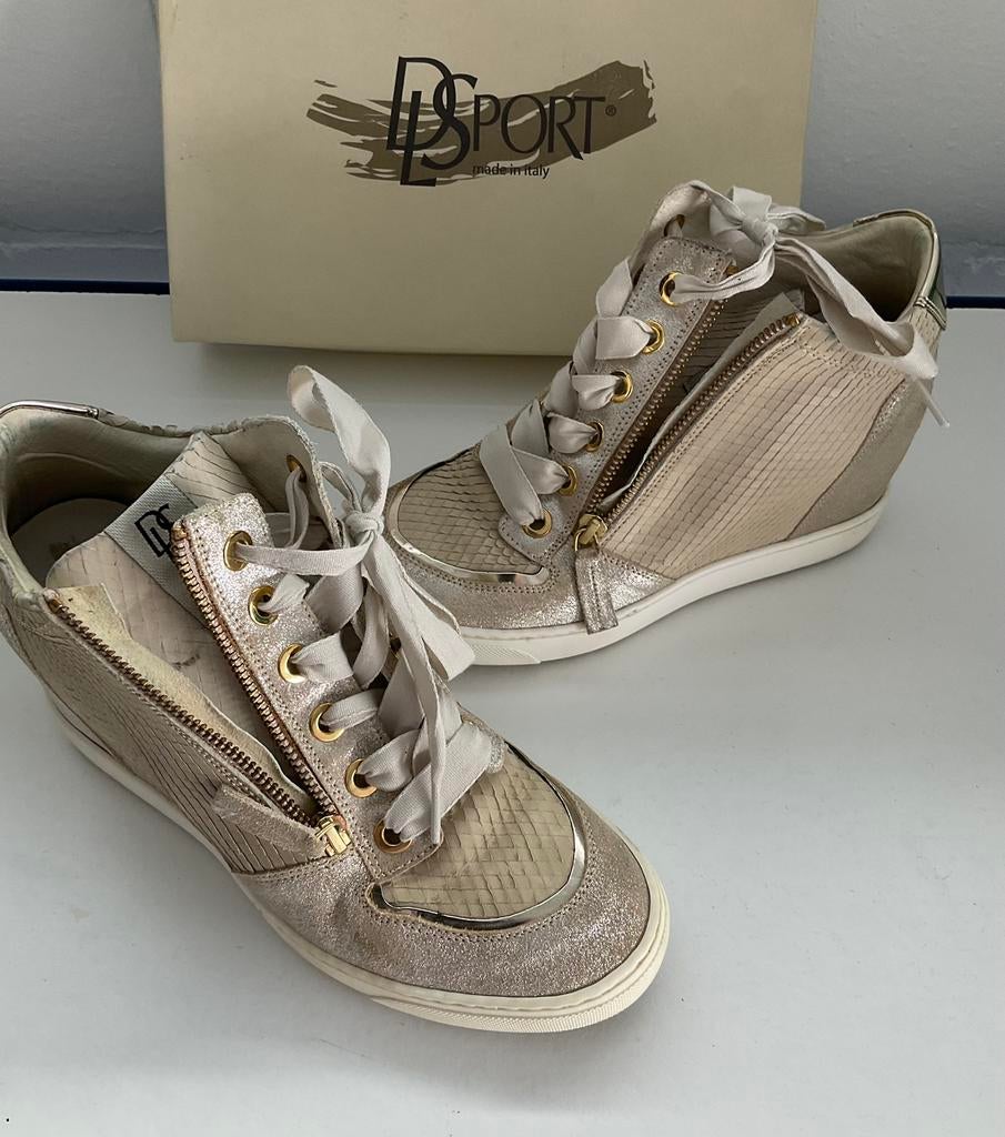 DLS sneakers maat 39, Kleding | Dames, Schoenen, Beige, Ophalen of Verzenden, Sneakers, Gedragen
