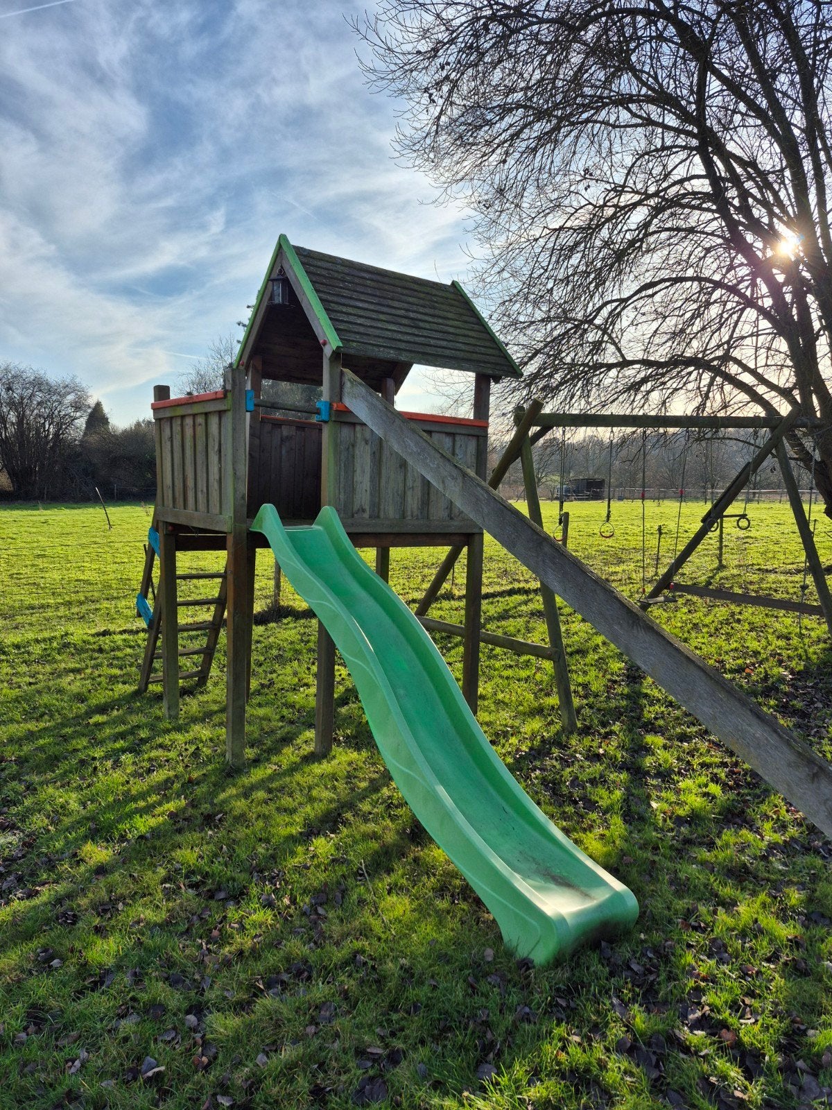 Speelhuisje met schuifaf, Ophalen, Schommel