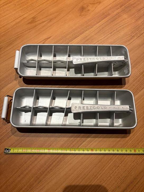 1950  ijsblokjes bakjes aluminium set 2stuks samen, Ophalen of Verzenden