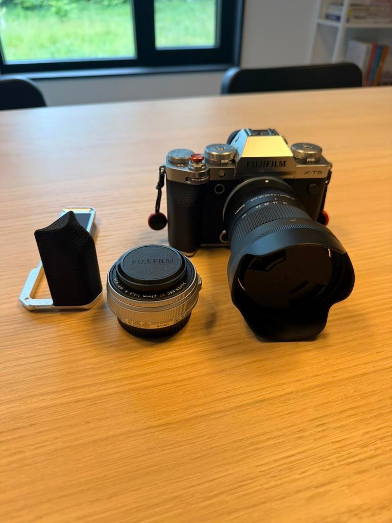 Fujifilm X-T5 + lenzen en grip | slechts 2 maanden oud., Audio, Tv en Foto, Fotocamera's Digitaal, Ophalen, Fuji