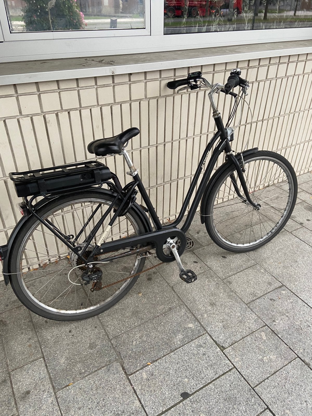 Elektrische fiets b twin, Fietsen en Brommers, Ophalen of Verzenden, Zo goed als nieuw