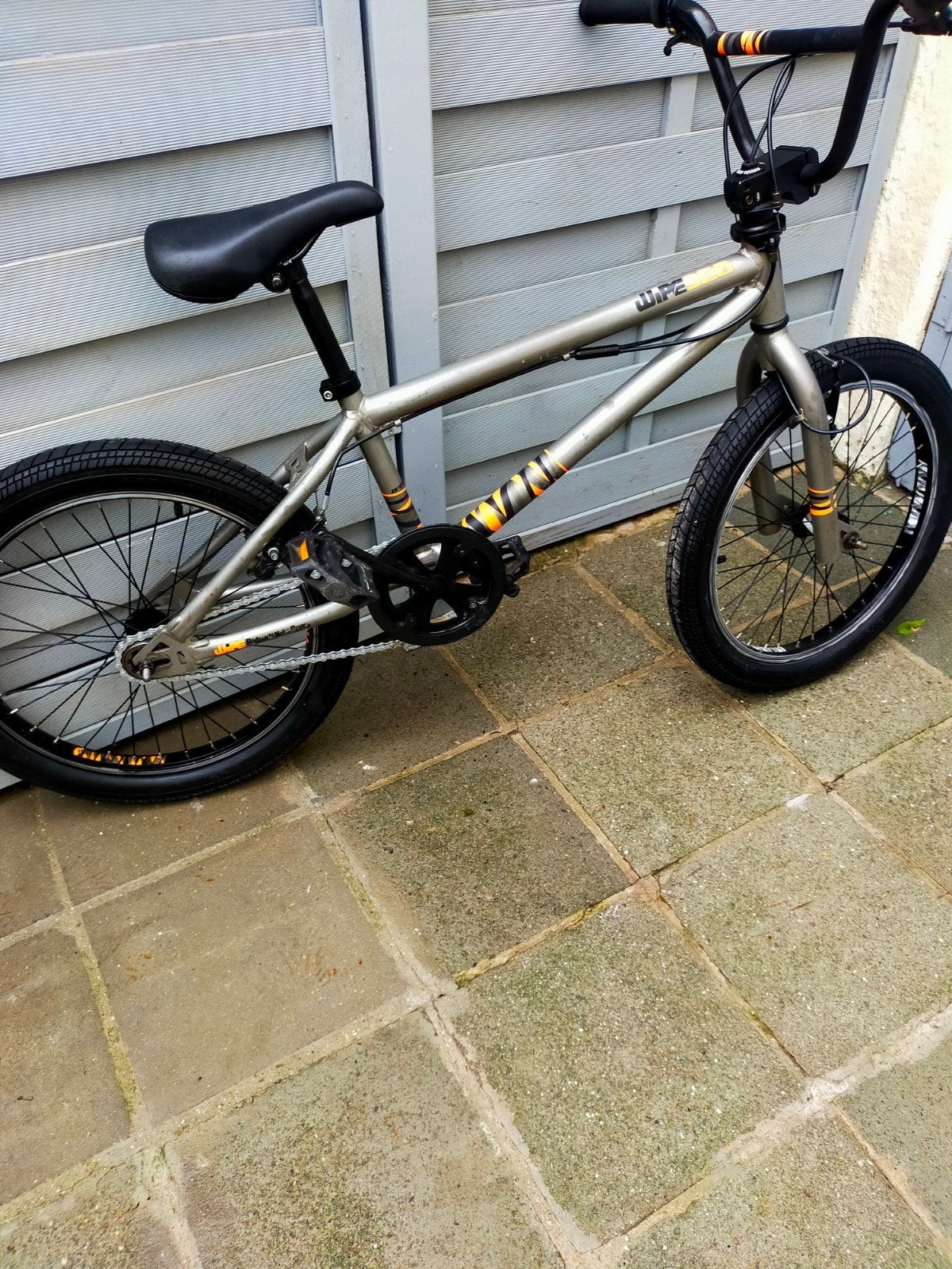 BMX Btwin  20 pouces . Pneus neufs et chaîne neuve, Ophalen