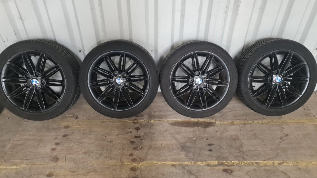 Jantes et pneus d'origine BMW M-Sport 17", noirs, série 1 M, Autos : Pièces & Accessoires, Pneus & Jantes, Pneus et Jantes, Véhicule de tourisme
