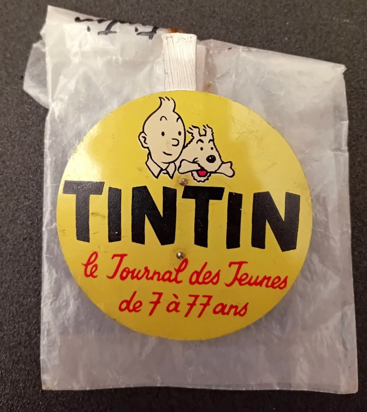 Tintin RARE promotiebadge voor het dagboek van Kuifje, Auto diversen, Autostickers, Verzenden