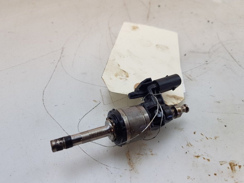 INJECTOR BRANDSTOF Skoda Karoq (|05C906036|05C036|), Robert Bosch AG, Gebruikt, Skoda, Robert-Bosch-Allee 1
74232  Abstatt, DE