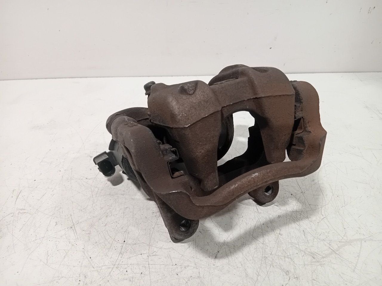 Remklauw links achter Mercedes-Benz EQ-Klasse, Onderdelen@venauto.nl, Van der Ven Autorecycling B.V., Gebruikt, Ettenseweg 76, 4706 PB Roosendaal, The Netherlands