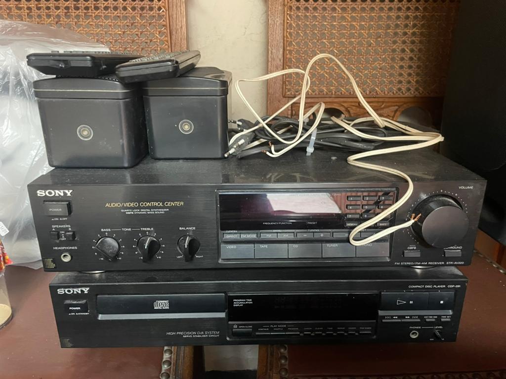 Sony Vintage Hifi Set – STR-AV220 Receiver & CDP-2, Enlèvement, Comme neuf, Lecteur CD, Sony