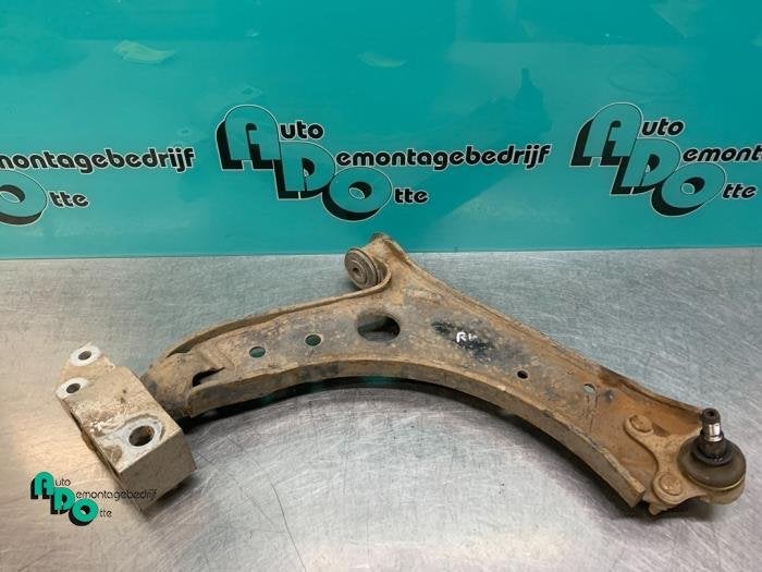 Draagarm rechts-voor van een Volkswagen Caddy (Caddy 04-), Gebruikt, -, Volkswagen, -