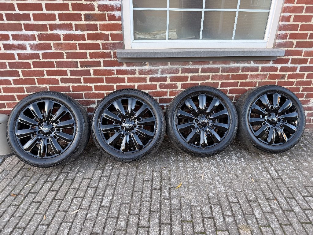 Jantes MINI noires style 533 avec pneus d'hiver Bridgestone, Autos : Pièces & Accessoires, Pneus hiver, Véhicule de tourisme, 18 pouces
