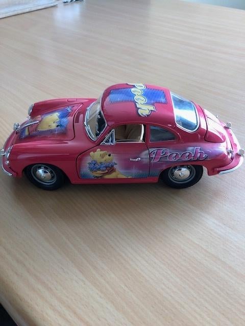 Porsche 356B Disney Collection Pooh. Schaal : 1/18. Burago, Hobby en Vrije tijd, Modelauto's | 1:18, Ophalen of Verzenden, Gebruikt