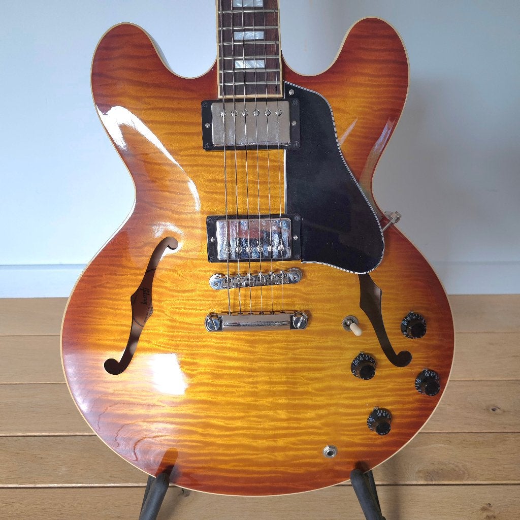 Bouchée de thé glacée figurée Gibson ES-335, Musique & Instruments, Instruments à corde | Guitares | Électriques, Comme neuf, Semi-solid body