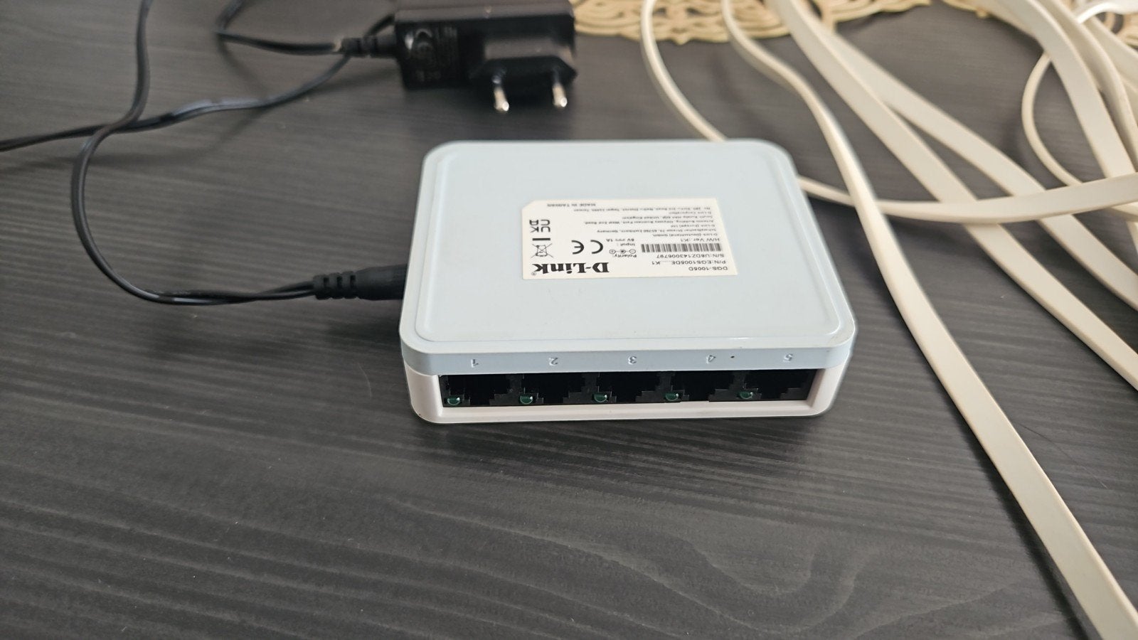 D-link Commutateur Gigabit 5 ports, Informatique & Logiciels, Commutateurs réseau, Enlèvement, Comme neuf