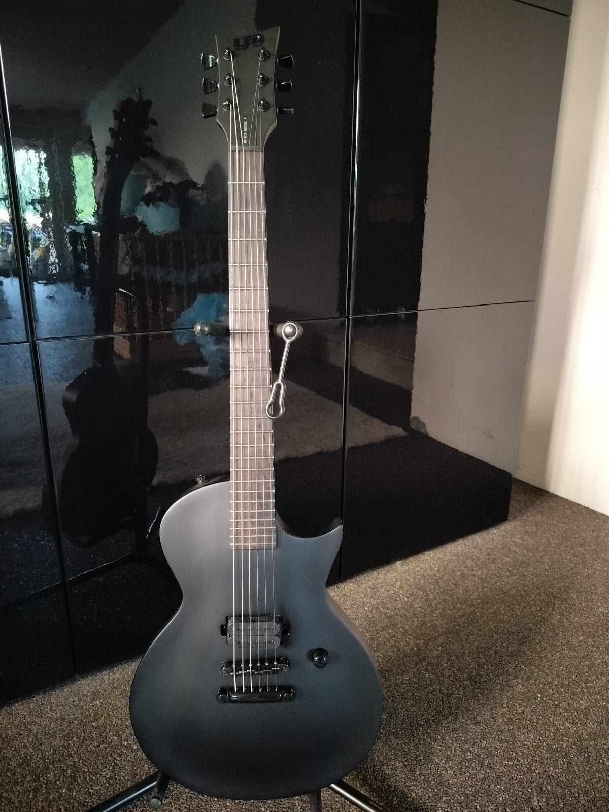 ESP LTD ec 1000 Black Metal, Muziek en Instrumenten, Snaarinstrumenten | Gitaren | Bas, Zo goed als nieuw, Elektrisch, 6-snarig