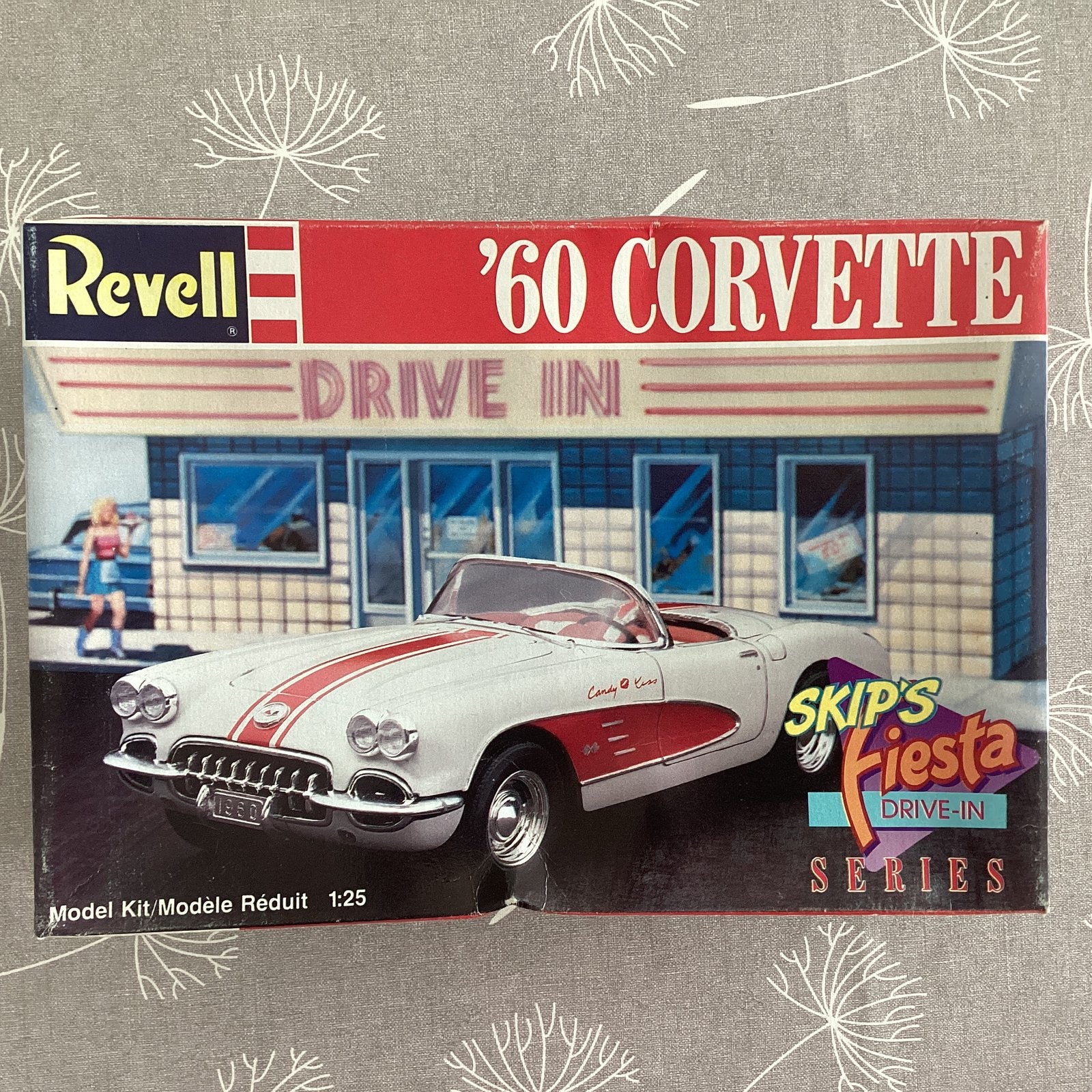 Revell 1960 Chevrolet Corvette Convertible, Hobby en Vrije tijd, Modelbouw | Auto's en Voertuigen, Zo goed als nieuw, Revell, Verzenden