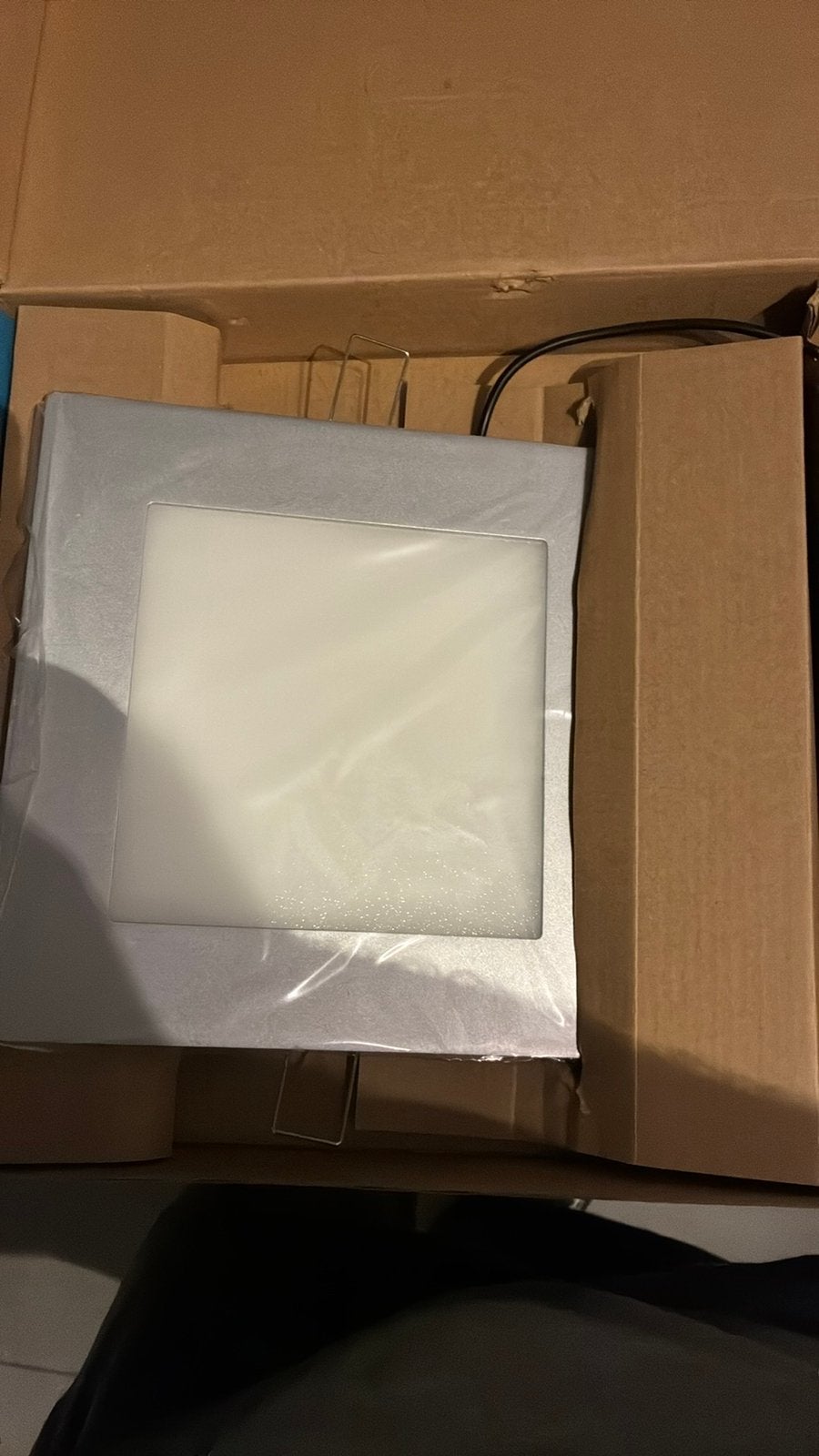 Lampe toute nouvelle, Enlèvement, Comme neuf