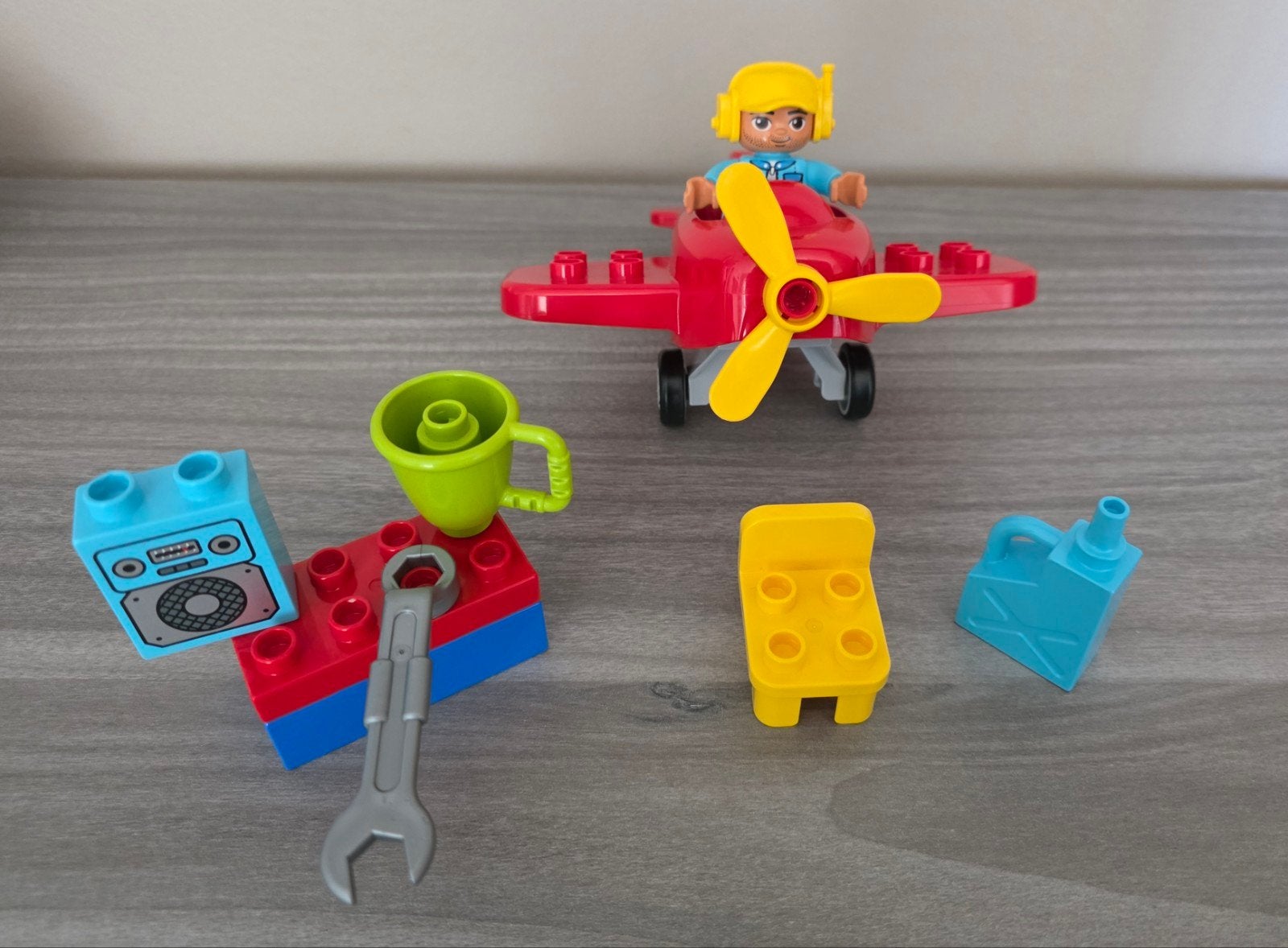 LEGO Duplo L'avion, Enlèvement