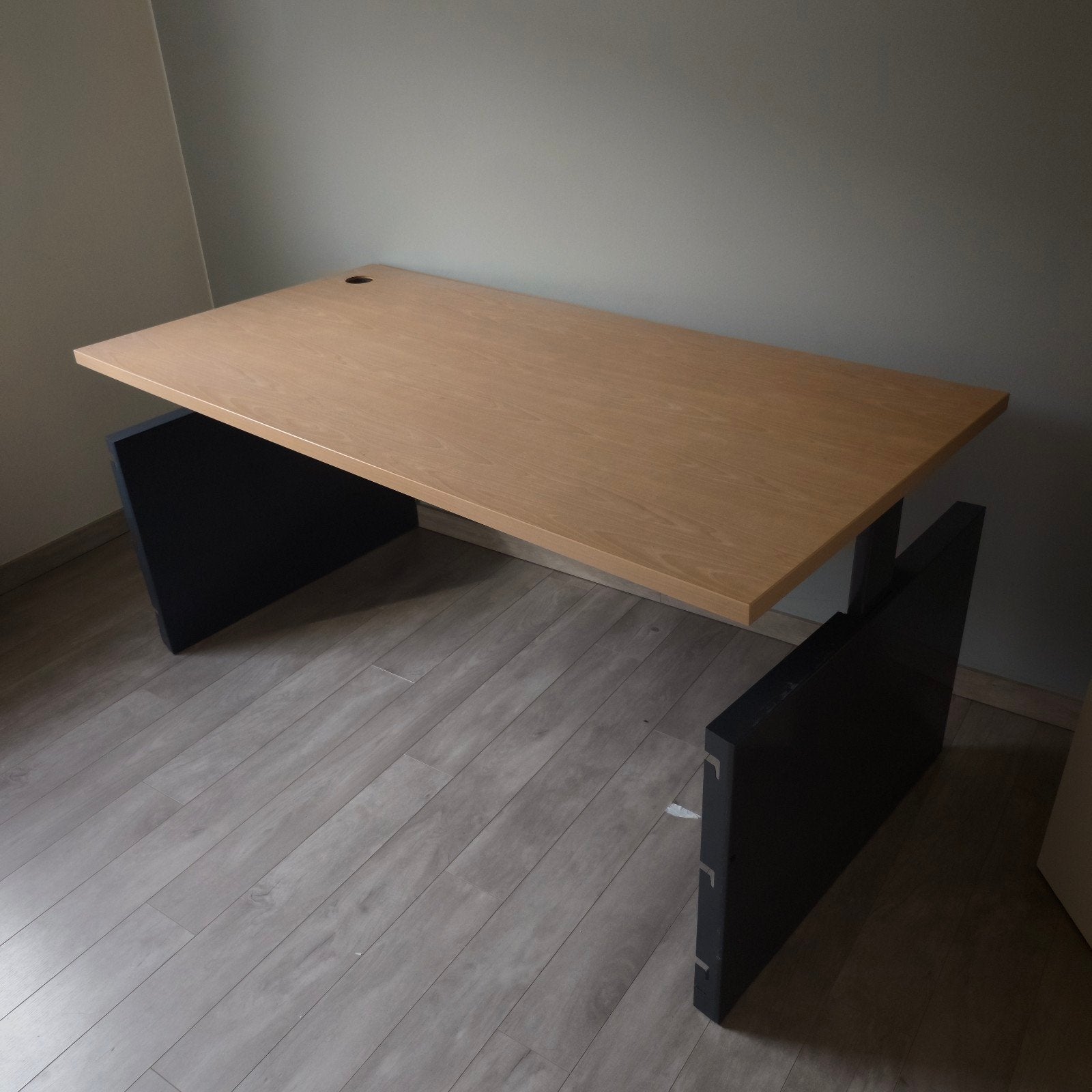professionele bureau, Huis en Inrichting, Bureaus, Ophalen, 160 cm, Hout, In hoogte verstelbaar