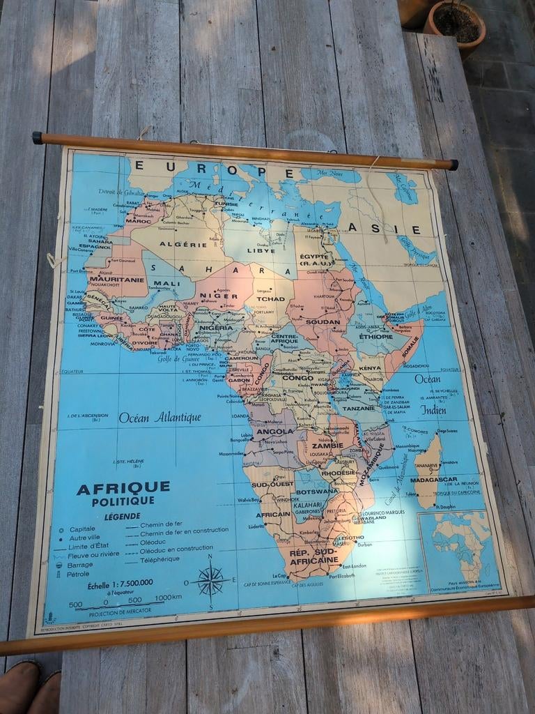 Carte scolaire Afrique politique, Antiquités & Art, Enlèvement