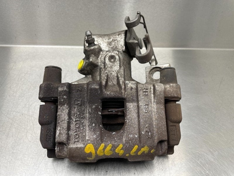 REMKLAUW LINKS ACHTER ABS Toyota Yaris III (P13), Gebruikt, Toyota