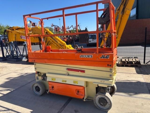 nacelle à ciseaux JLG 2032 ES (251 heures), Articles professionnels, Machines & Construction | Ascenseurs, Échafaudages & Échelles